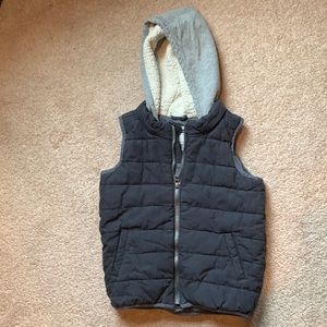 Boys Old Navy 5T Grey Vest with hood